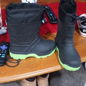 Kids winter boots